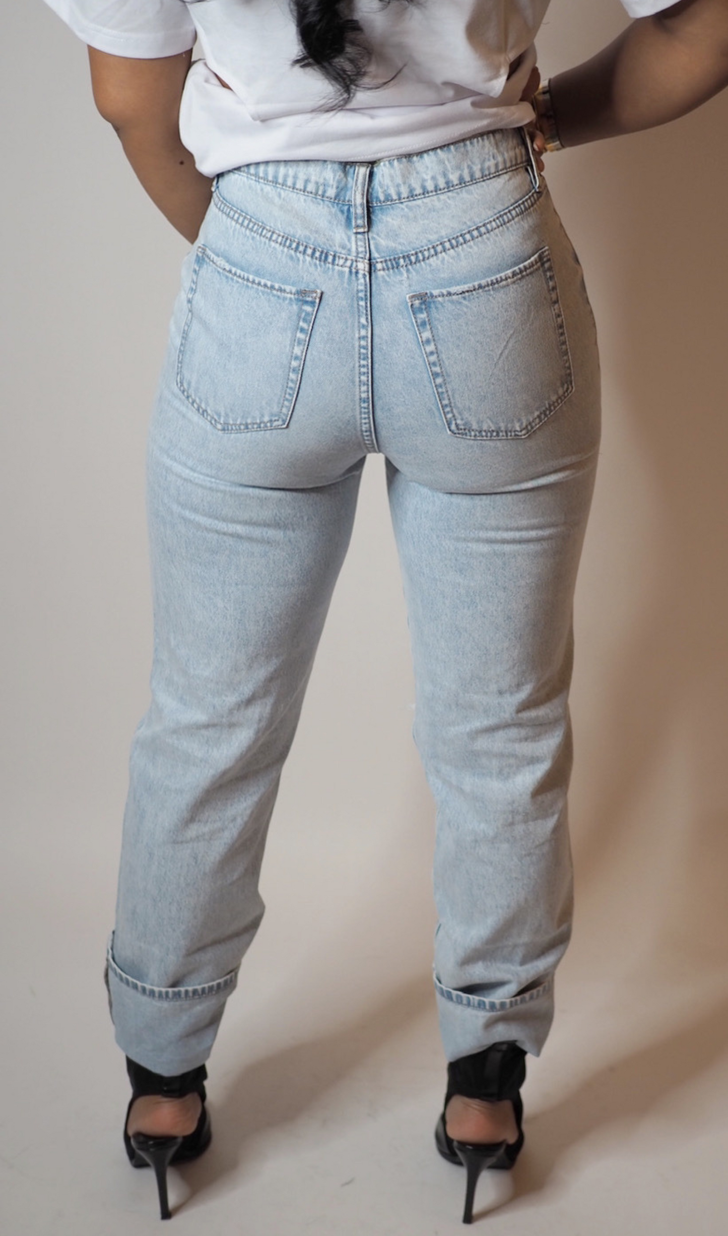 KORA | DISTRESSED JEANS