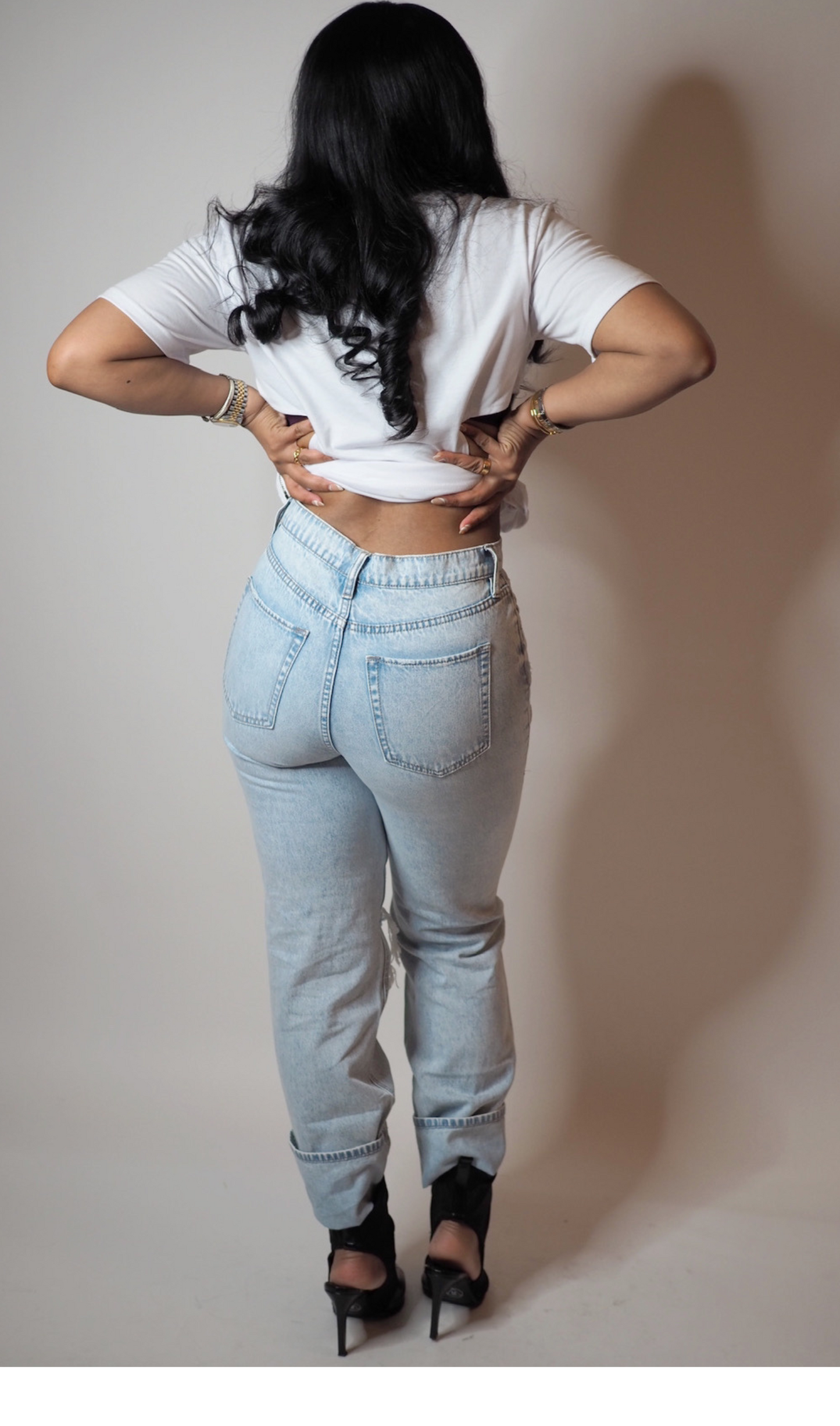 KORA | DISTRESSED JEANS