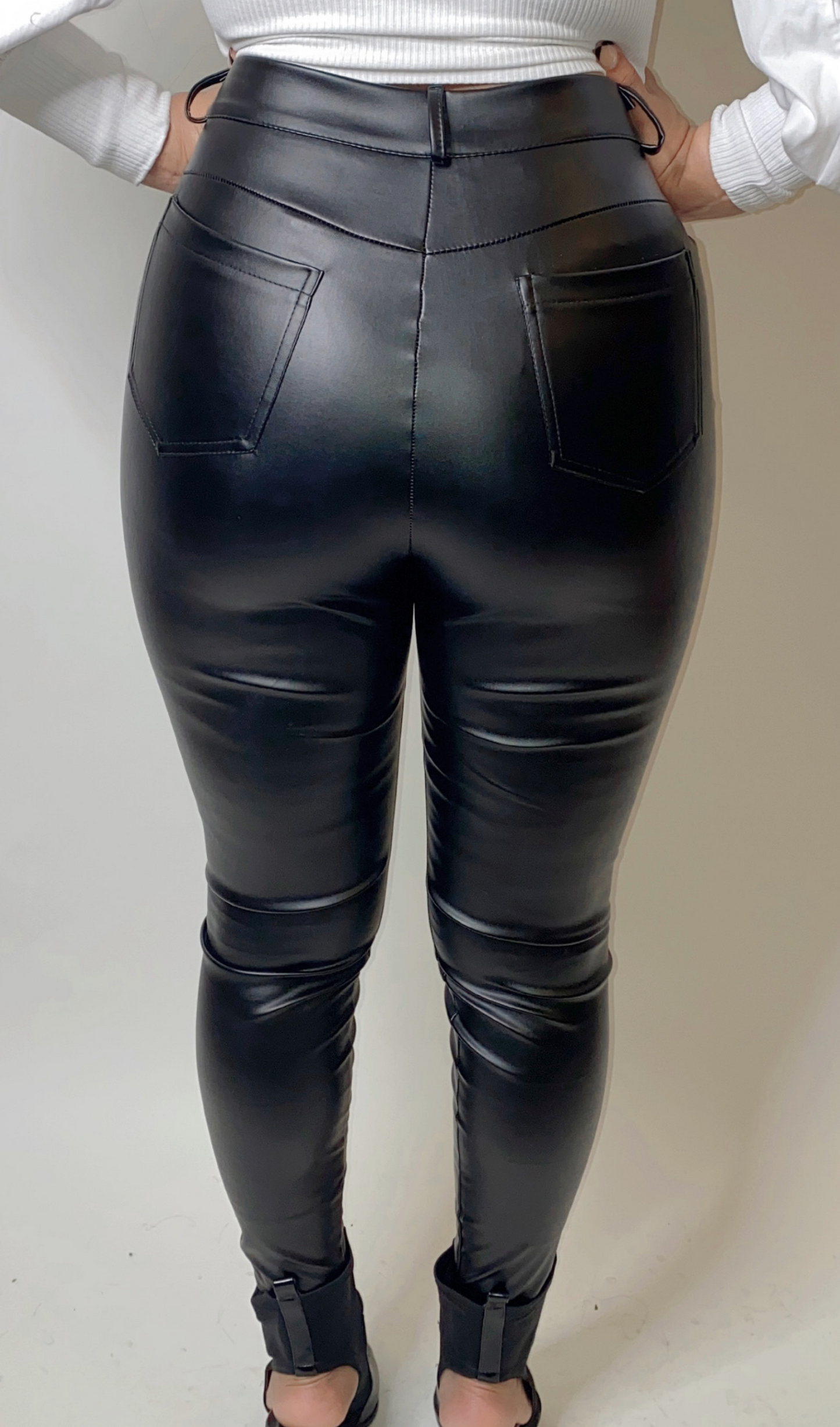 NIGHT OUT | FAUX LEATHER PANTS